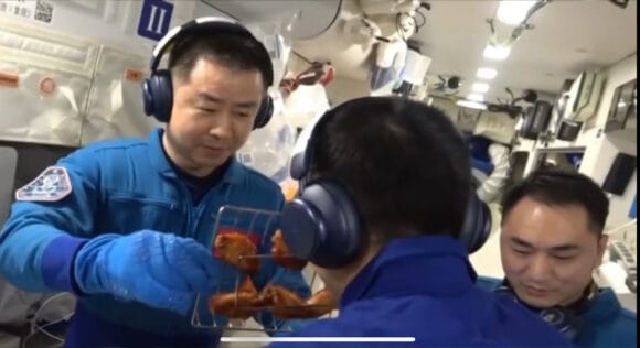 В космосе впервые приготовили барбекю