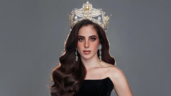 Скандал на конкурсе «Мисс Вселенная»: топ-менеджер публично оскорбил и унизил участницу из Мексики. Конкурсантки встали и ушли в знак солидарности