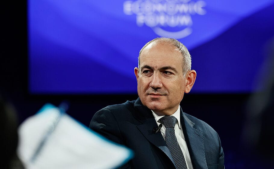 Политика на ударных: Пашинян объявил о музыкальном дебюте в Ереване