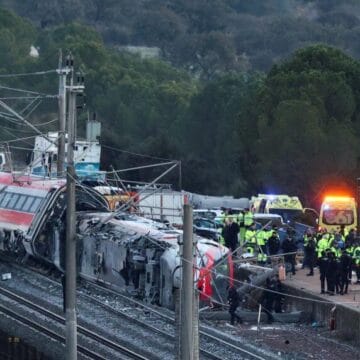 2026-01-19t081646z-1195203583-rc274jayq3p6-rtrmadp-3-spain-accident-train Крупнейшая за десятилетие железнодорожная катастрофа в Испании: не менее 40 погибших