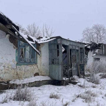 Ветхие здания без окон и крыш: в Румынии продолжаются обыски по делу фиктивной регистрации