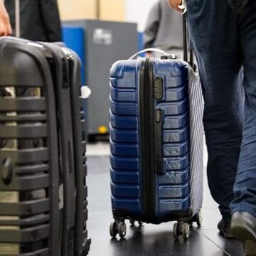В США сняли с депортационного рейса девять россиян