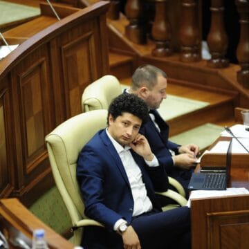 PAS обещает исправить ошибки в законе о гражданстве