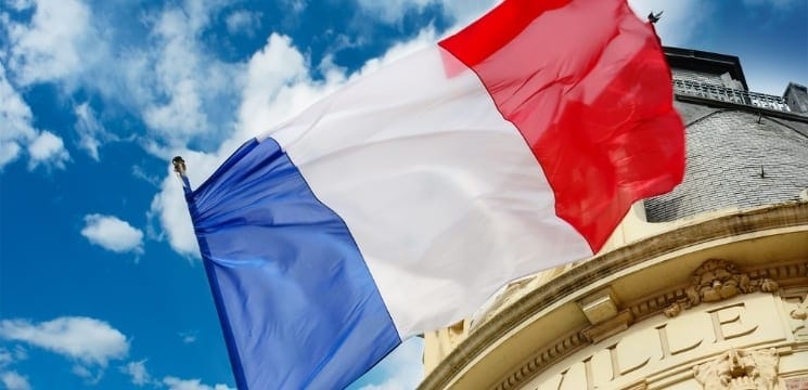 quelle-est-la-signification-du-drapeau-francais_745x360 Цифровой суверенитет: Франция уходит от Microsoft Teams и Zoom