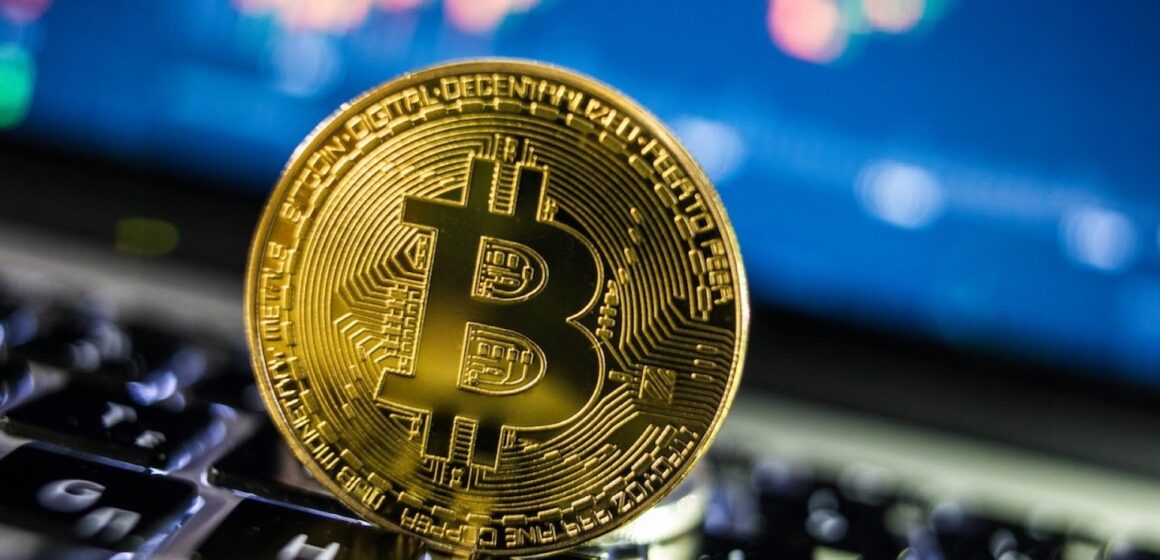 Биткоин дешевеет на фоне ударов по Ирану