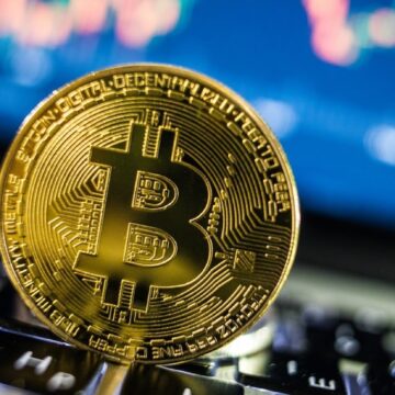 Биткоин дешевеет на фоне ударов по Ирану