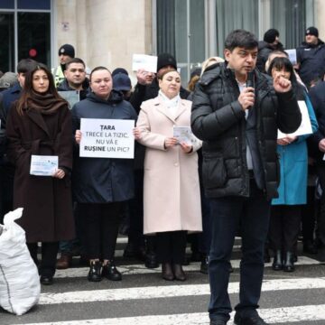 Счета за газ и мешок кизяка: у здания правительства Молдовы прошёл протест против высоких тарифов