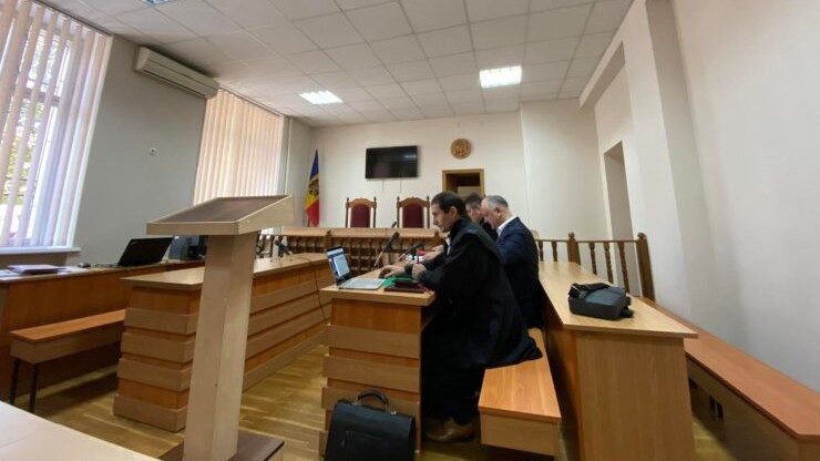 347e73896bf9f56c2fe35eaa6f75d225 Плахотнюка доставят в суд принудительно