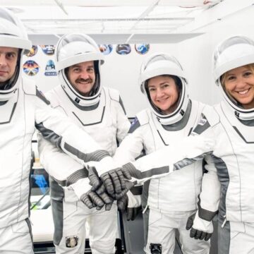 Космос вне политики: на МКС прибыла новая группа из США, Франции и России