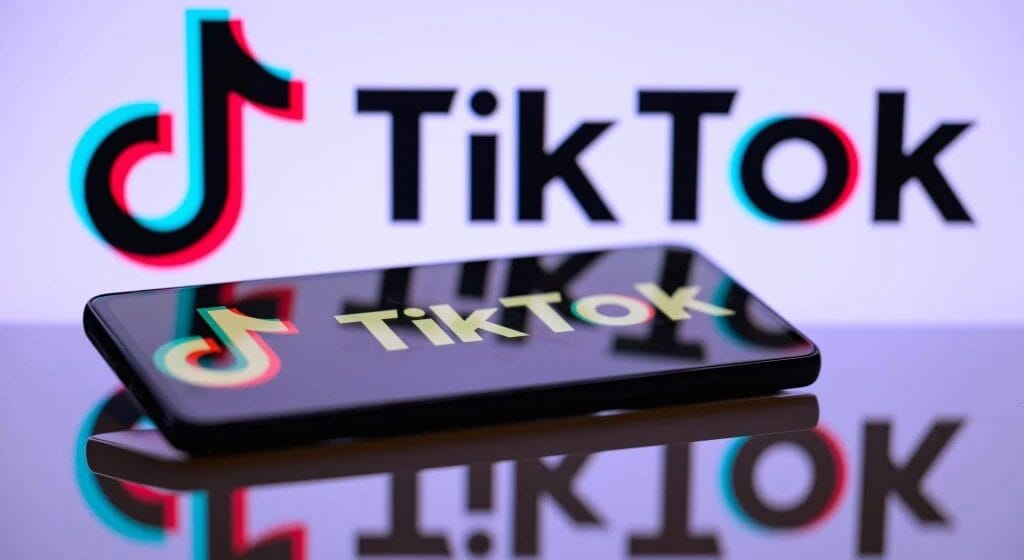 ЕС обвиняет TikTok в «прицельно затягивающем» дизайне и требует изменений