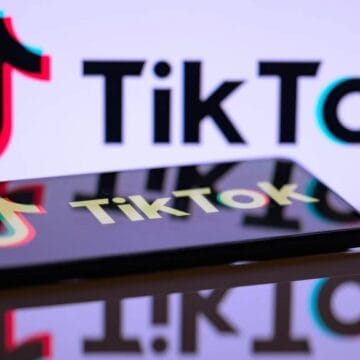 ЕС обвиняет TikTok в «прицельно затягивающем» дизайне и требует изменений