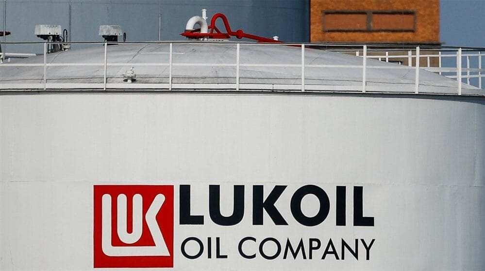 Lukoil-logo Bloomberg: «Лукойл» пытался выйти на рынок торговли зерном