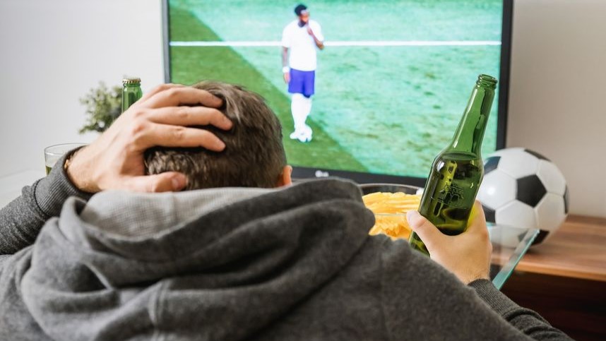matc-futbol-smotret-onlain-pryamoi-efir-besplatno Роковой видеоповтор: в Италии жена ударила мужа ножом из-за спора вокруг решения VAR
