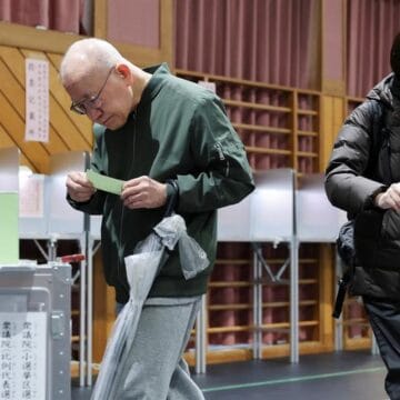 В Японии проходят досрочные парламентские выборы