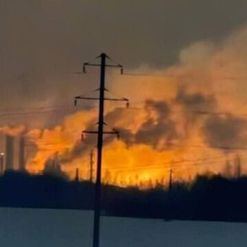 Удар дронов по химзаводу в Дорогобуже: есть жертвы, школы переведены на онлайн-обучение, готовится эвакуация
