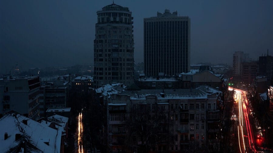 upload-2022-11-23T155717Z_492304398_RC2QRX9RNGHC_RTRMADP_3_UKRAINE-CRISIS-KYIV-BLACKOUT-pic_32ratio_900x600-900x600-79833 В Киеве свет подаётся по 1,5–2 часа в сутки