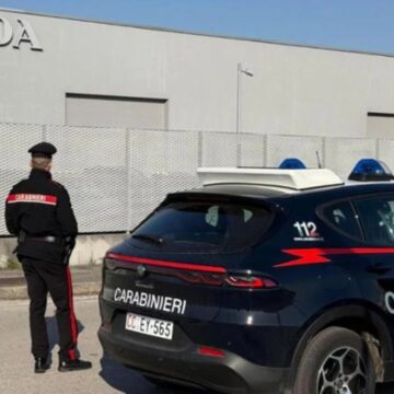 Люксовая кража в Доло: «командос» похитили сотни пар обуви, парализовав движение патрулей
