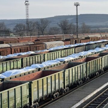 Около 600 сотрудников CFM останутся в вынужденном отпуске еще на месяц