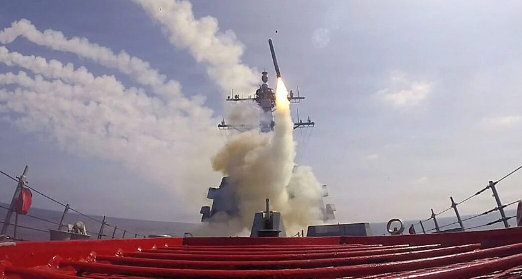 Россия передает Ирану координаты военных объектов США для высокоточных ударов