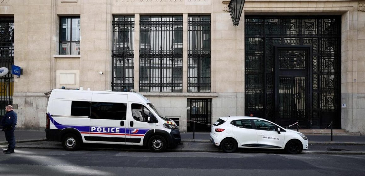 Полиция Парижа предотвратила взрыв у американского банка: след ведет в Snapchat