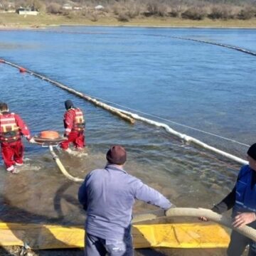 На Днестре установили защитный барьер: водозабор в Косэуць оградили от загрязнения