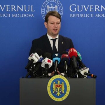 «Ошибка коммуникации»: правительство Молдовы уточнило сроки повышения зарплат педагогам