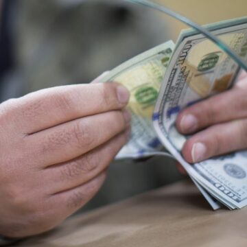 Денежные переводы станут доступнее: валютные кассы и отели Молдовы расширяют спектр финансовых услуг