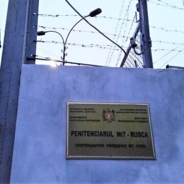 Суд Кишинёва приговорил 67-летнюю женщину к 13 годам тюрьмы за убийство знакомой на поминках