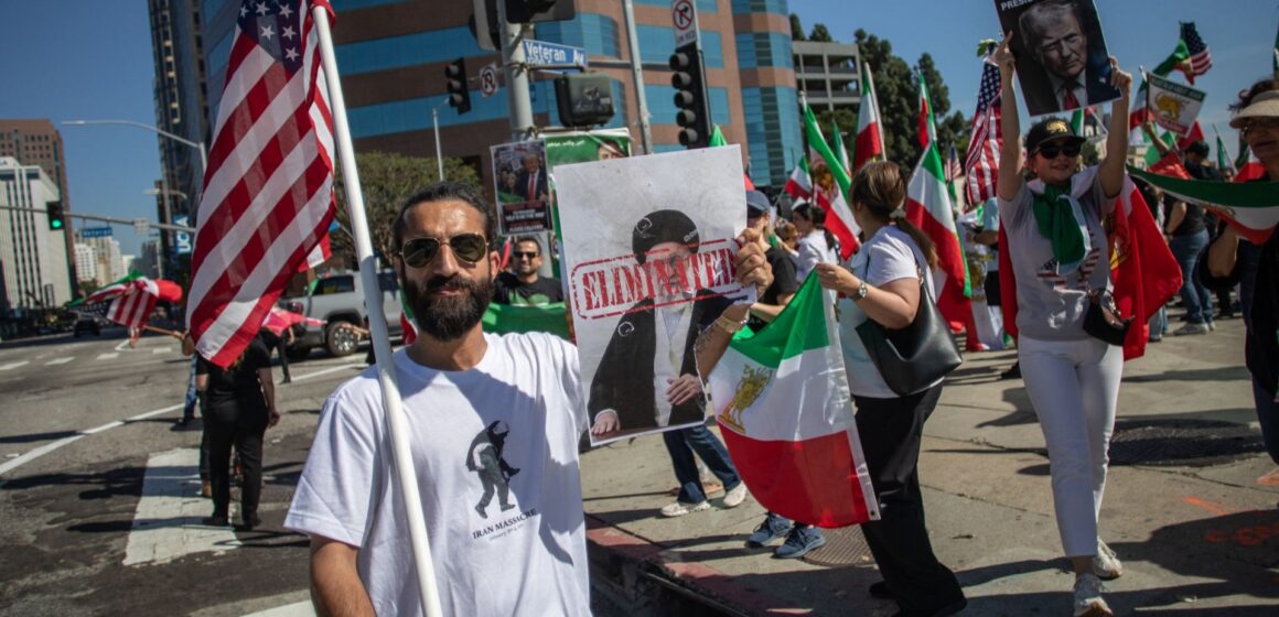 Make Iran Great Again: в Лос-Анджелесе сотни иранцев вышли на улицы, чтобы отпраздновать смерть верховного лидера