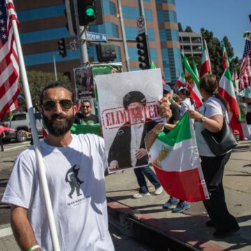 afp2026022899dt883v1highresusisraeliranconflict Make Iran Great Again: в Лос-Анджелесе сотни иранцев вышли на улицы, чтобы отпраздновать смерть верховного лидера