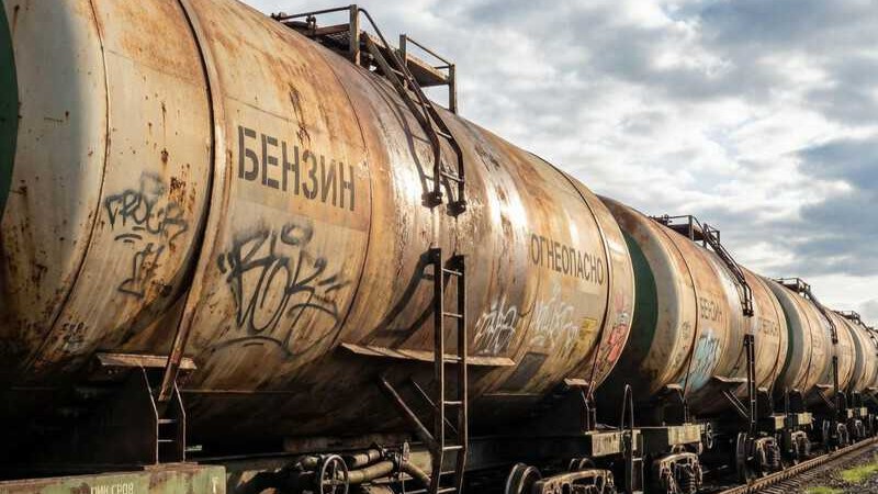benzin_cisterna Правительство РФ вводит полный запрет на экспорт бензина с 1 апреля