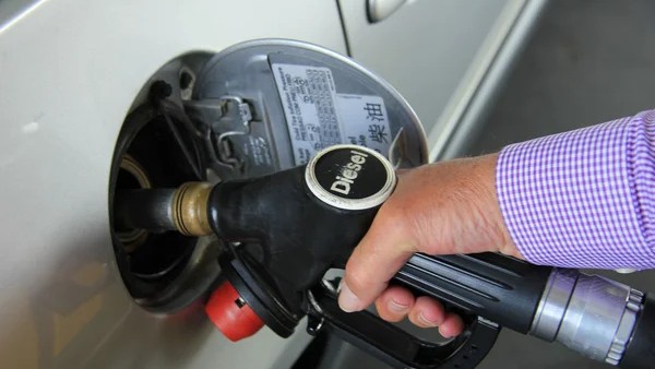 depositphotos_30327207-stock-photo-pumping-gas-at-a-gas Оперативное реагирование: ANRE ускоряет пересмотр цен на дизельное топливо из-за дефицита
