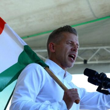 hungarys-opposition-tisza-party-widens-its-lead-ahead-of-v0-URSmCwFe9cRwcb65R5Quq_7HhjADlIusBN1t5_X8Seg Соперник Орбана обвинил власти в пособничестве российским спецслужбам перед выборами