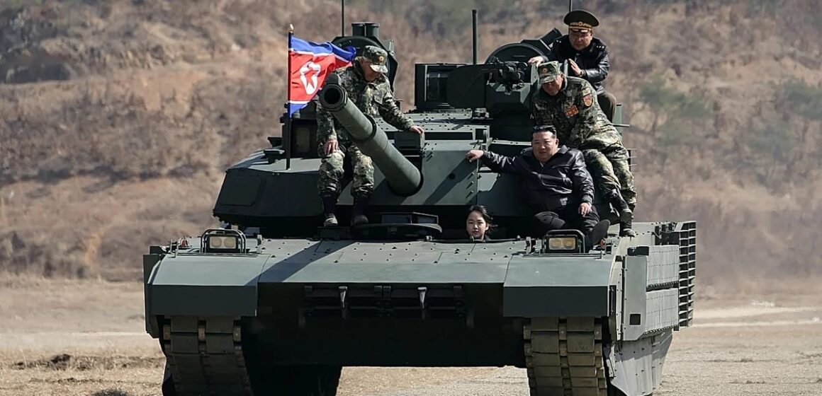 Танковые маневры в Пхеньяне: дочь Ким Чен Ына все чаще появляется на стратегических объектах