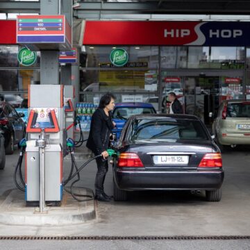 В Словении ввели лимиты на заправку авто: не более 50 литров