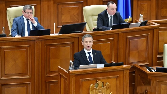 watermark_990a848f8f3e33210195d64d3ffc574d_dsc-7074-resize_69b2895135581 Парламент отклонил вотум недоверия главе Минобороны: Анатолий Носатый сохранил свой пост