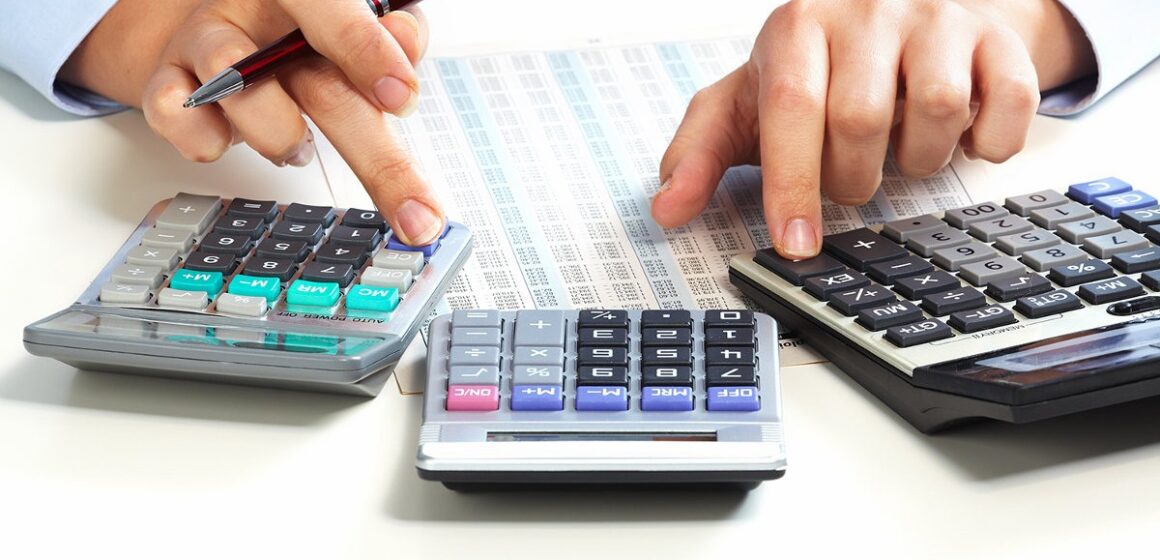 Hand with calculator. Finance and accounting business. Конец «налогового рая» на левобережье Днестра