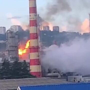 Удар по единственному российскому НПЗ на Черном море