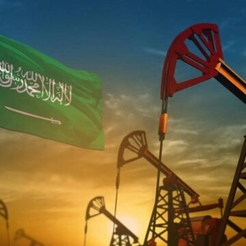 Цены на нефть идут вверх: Саудовская Аравия резко повышает стоимость сырья на фоне конфликта