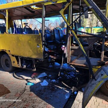 Удар дроном по маршрутке в Никополе: есть погибшие и раненые