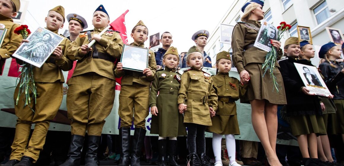 Immortal_Regiment_in_Kaliningrad_(2019-05-09)_2 Киев отвергает «парадное перемирие», требуя реального прекращения огня