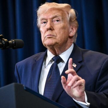 donald_trump_100326-2048x1366 Трамп обещает Ирану льготы после «очень продуктивной смены режима», но грозит санкциями его союзникам