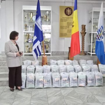 episcopia_balti_donatii_2426-3 Епархия Бэлць передала продукты 94 ученикам города. Помощь поступила от верующих из Кишинэу, пожелавших остаться анонимными