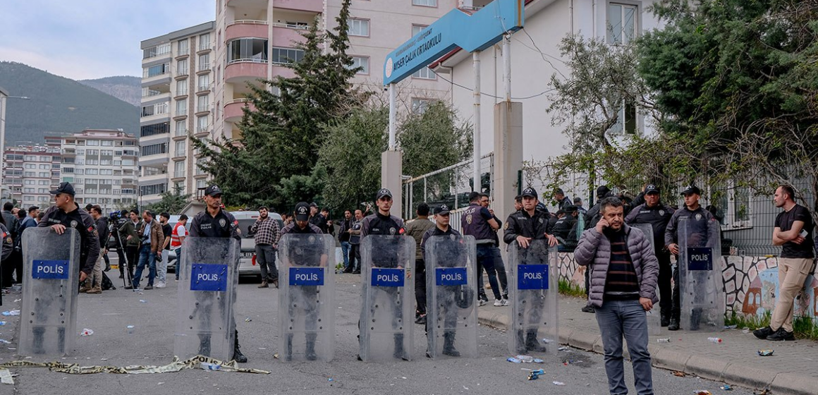 Десятки человек задержаны в Турции после вооруженных нападений в школах. Власти заблокировали сотни онлайн-аккаунтов