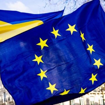 Транш к началу лета: Еврокомиссия финализирует пакет помощи Украине на 90 млрд евро