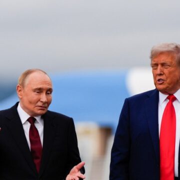 «Хватит позволять Путину дурачить тебя»: Критики Трампа осуждают продление исключений из санкций против российской нефти