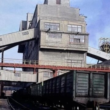 Удары по инфраструктуре: ЧП на шахте в Луганской области и повреждение жилого дома в Новороссийске