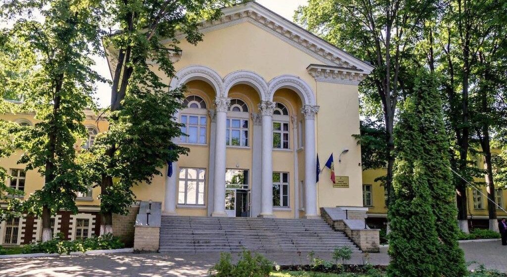 03 Нарушения в Минздраве: Счетная палата выявила выплаты уехавшим за границу и замороженные миллионы