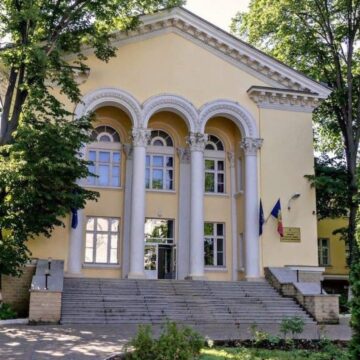 Нарушения в Минздраве: Счетная палата выявила выплаты уехавшим за границу и замороженные миллионы