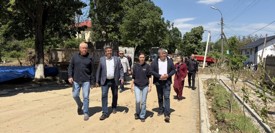 Премьер-министр Александру Мунтяну встретился с пострадавшими от наводнений жителями района Кэлэрашь